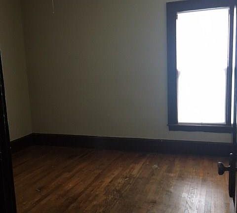 3rd image of 227-29 29 Rich St