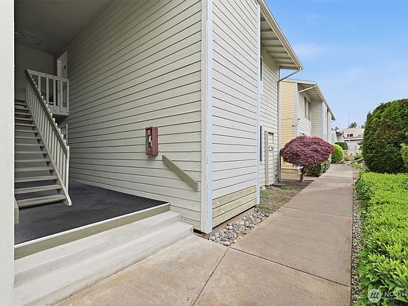 3rd image of 14401 SE Petrovitsky Road #E101