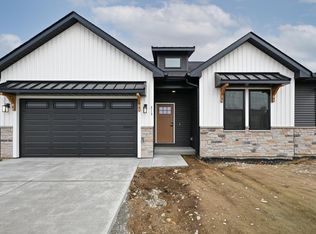 213 Cedar Ave, Delavan, WI 53115