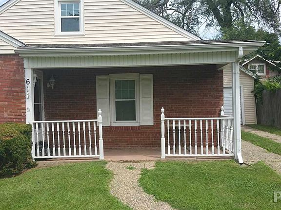 3rd image of 611 E Lake Ave
