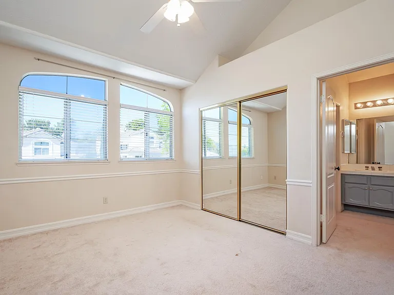 11718 Windcrest Ln — Photo 23