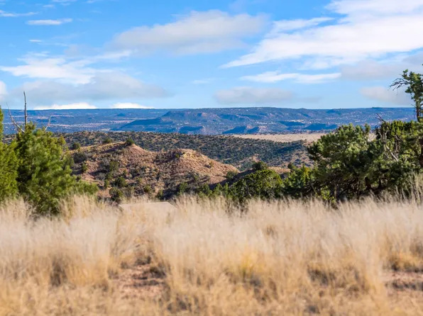 19 Del Charro Rd, Lamy, NM 87540