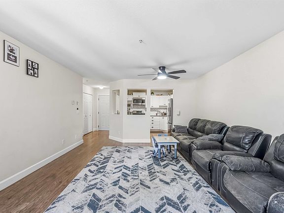 4th image of 2435 Center St #405
