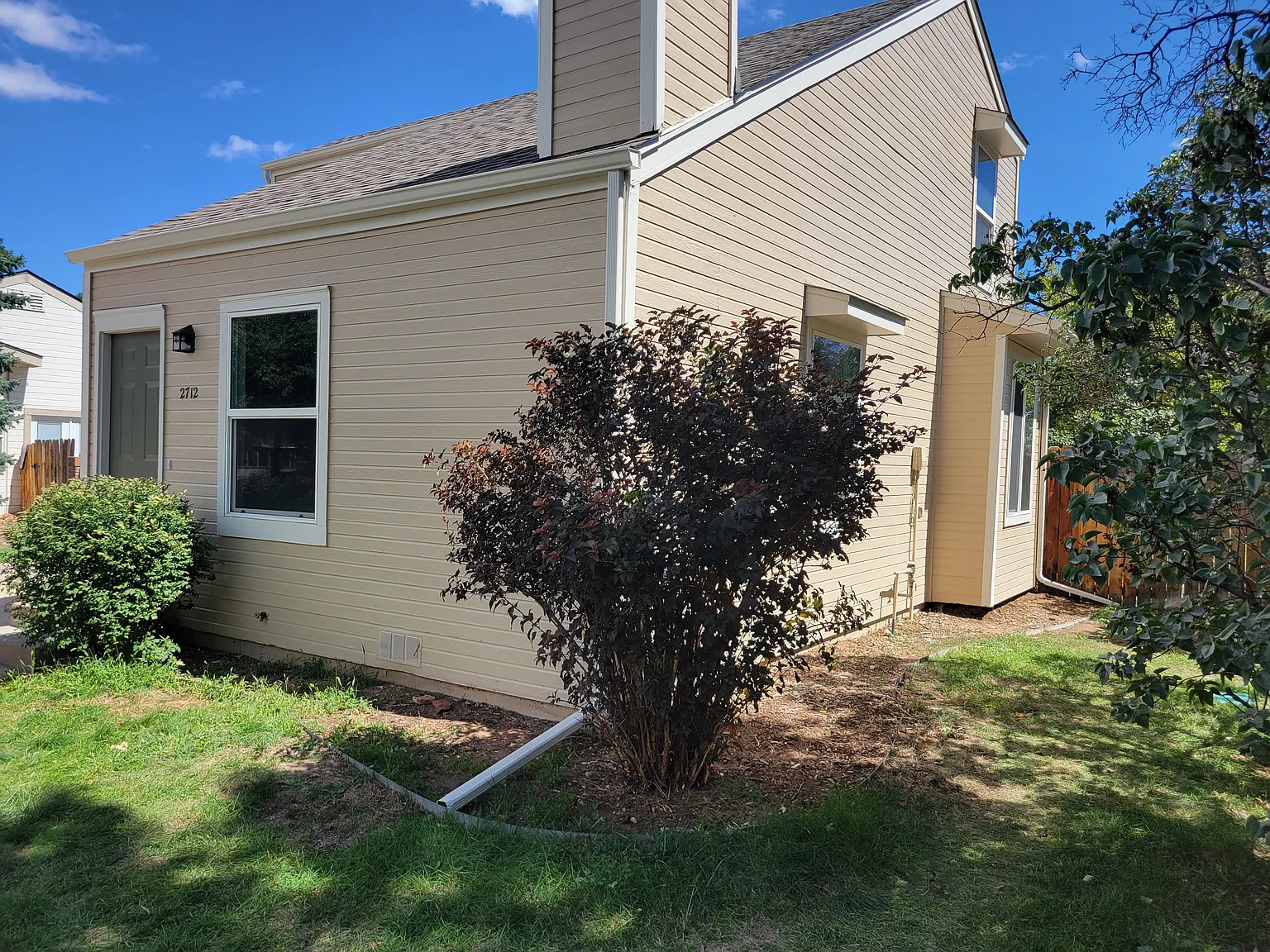 2 bed, 1070 sqft, $2,400 — Photo 2