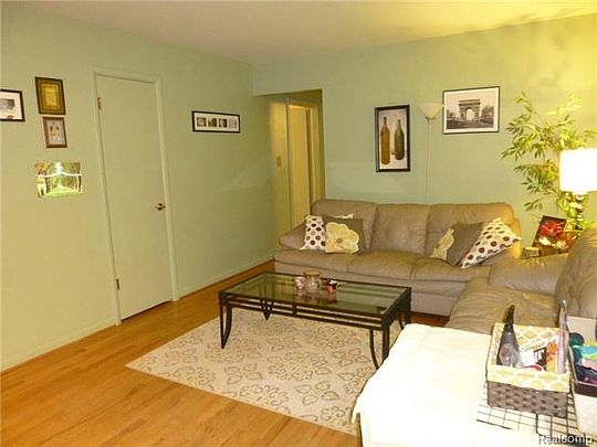 3rd image of 8874 Hugh St