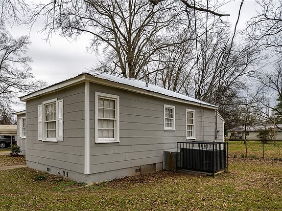 3rd image of 4717 Clover Rd