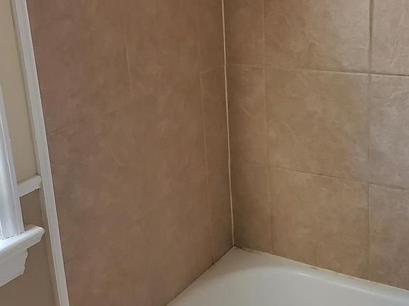All tiled bathtub