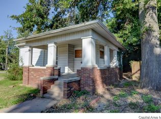 110 S Cherokee St, Taylorville, IL 62568