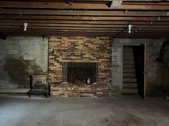 2nd image of 9 Thomas Dr