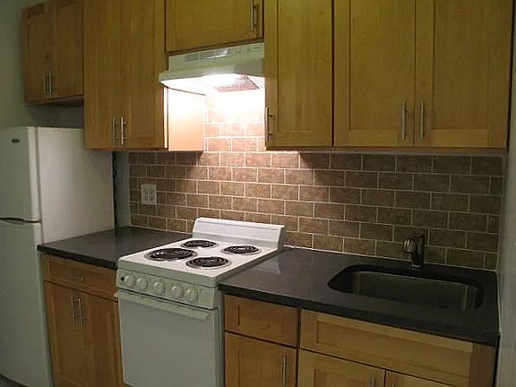 5th image of 422 E 73rd St APT 3B