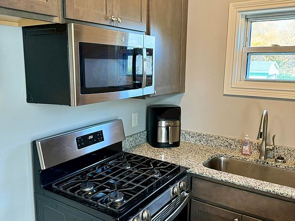 5th image of 615 Garvey Ave