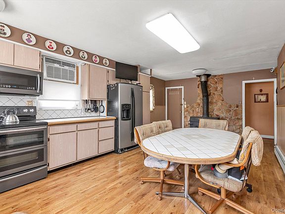 2nd image of 20 Francine Drive N