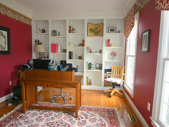 Main lvl study w/built-ins