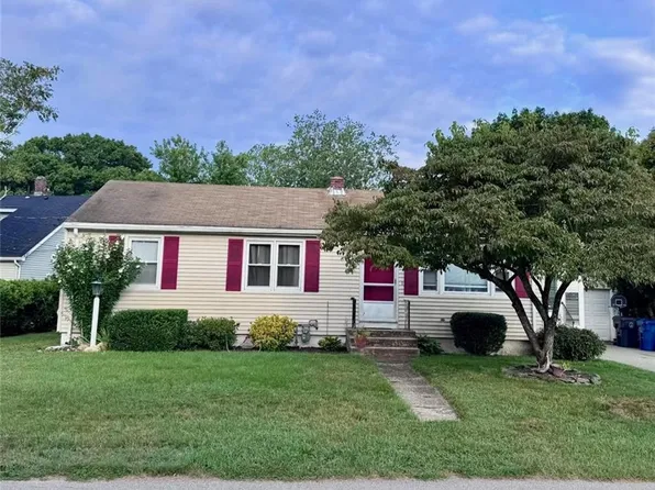 197 Glen Dr, Warwick, RI 02889