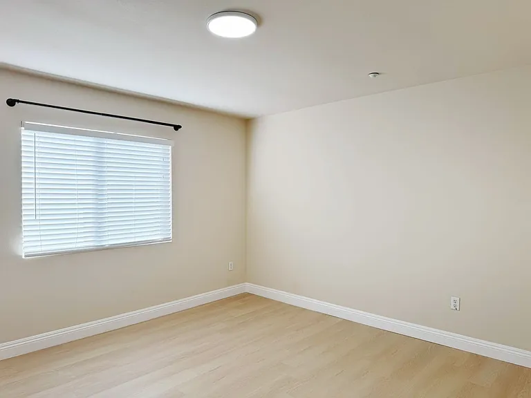 2061 Mountain Ave #8 — Photo 8