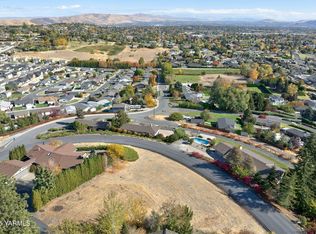405 N 80th Loop, Yakima, WA 98908