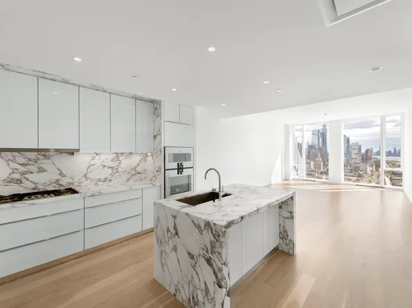 10 Riverside Boulevard image 1 of 14