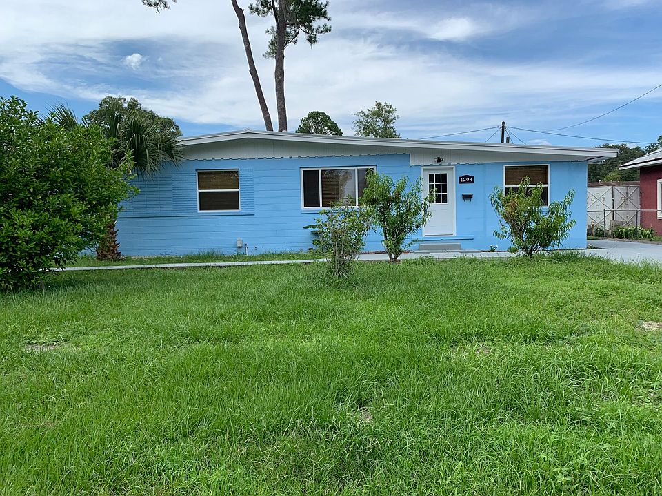 1st image of 1204 NE 6th Ave