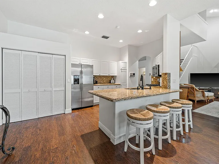 33 Monterey Pointe Dr — Photo 11