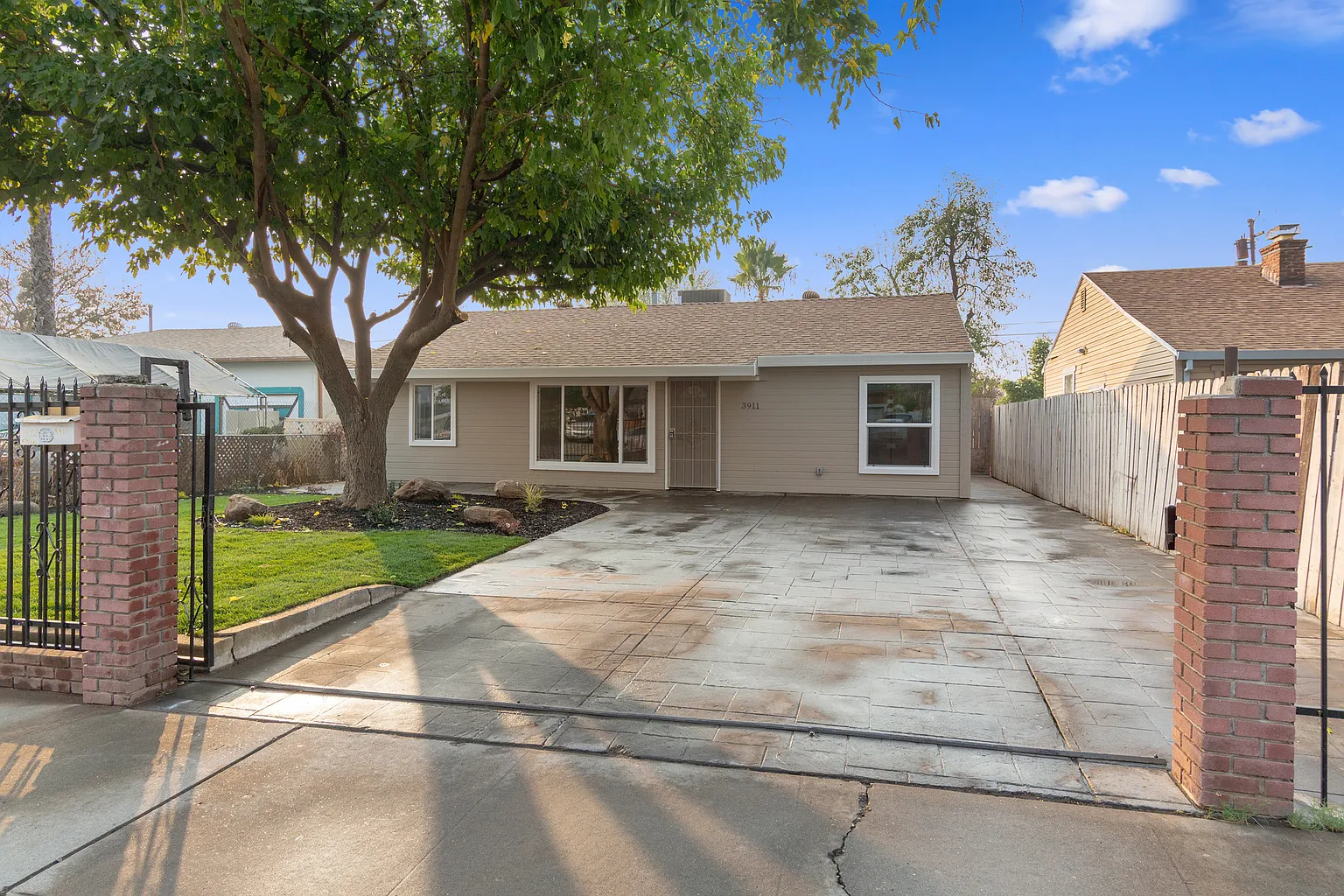 3911 Fig St photo 1