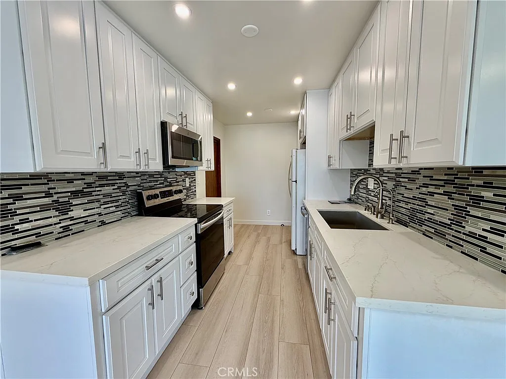 2 bed, 1238 sqft, $3,250 — Photo 2