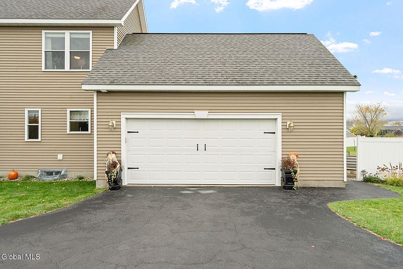 5th image of 9 Willis Way