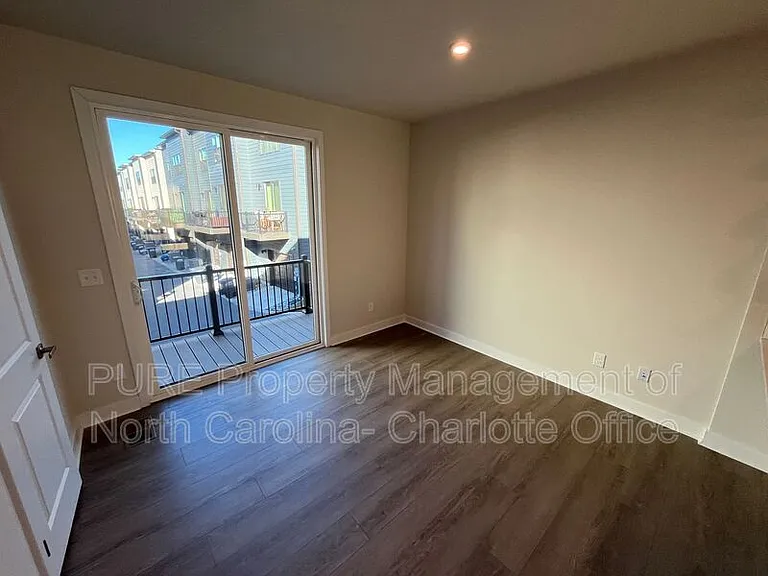 4730 Chastain Ave — Photo 8