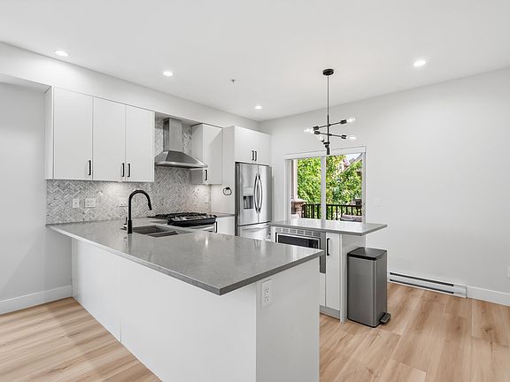 5th image of 843 Ewen Ave #20