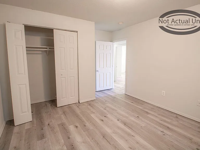 1013 W Ash St — Photo 26