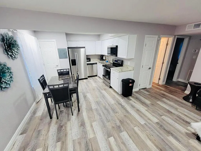 2720 Menlo Square Dr #B — Photo 5