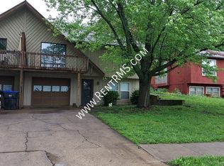 3539 SW Eveningside Dr, Topeka, KS 66614