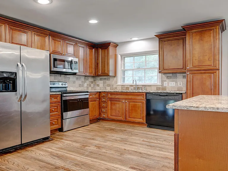 3404 Jones Dr — Photo 9