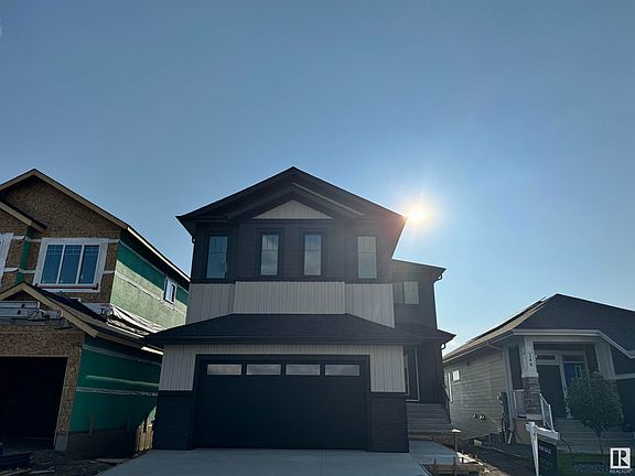 2nd image of 146 Edgewater Cir