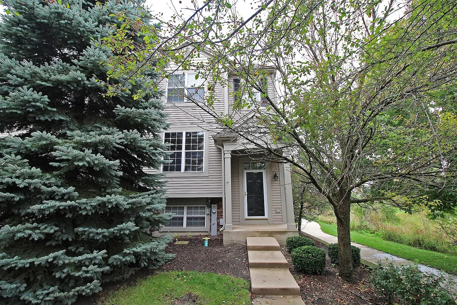 3 bed, 2.5 bath, 1494 sqft, $2,600 — Photo 1