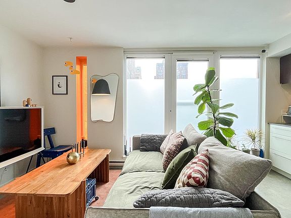4th image of 150 Cordova St E #310