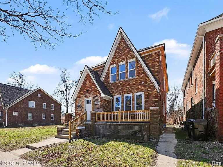 5533 Sheridan St — Photo 3