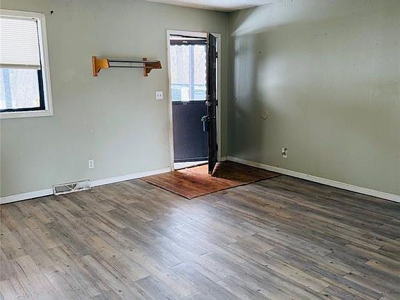 5th image of 15025 Hackney Dr
