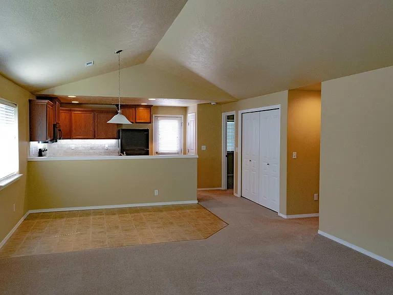 324 SW Homestead Ave — Photo 2