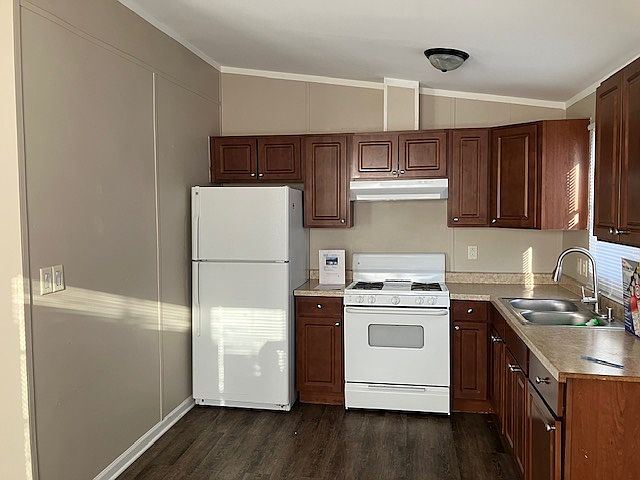 2nd image of 223 Pine Ln