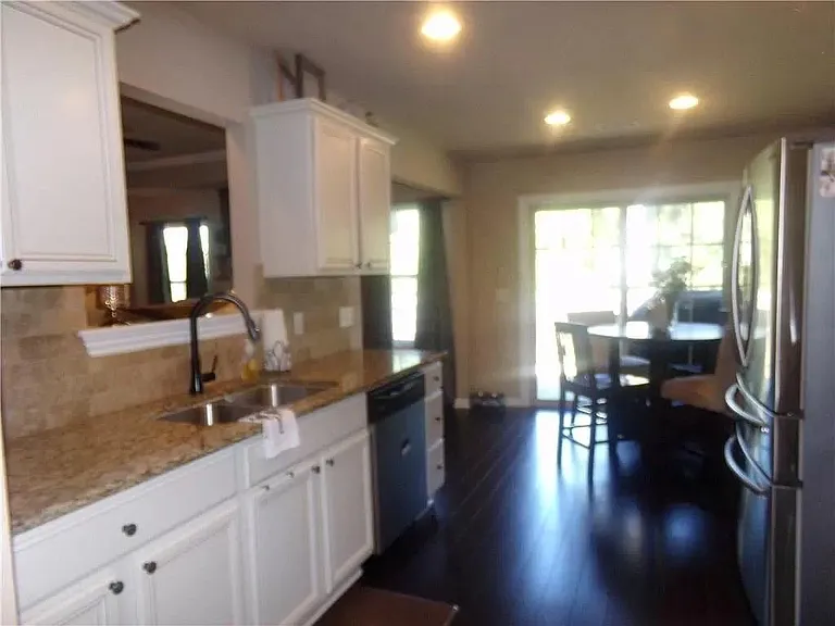 811 E Asher Dr — Photo 5
