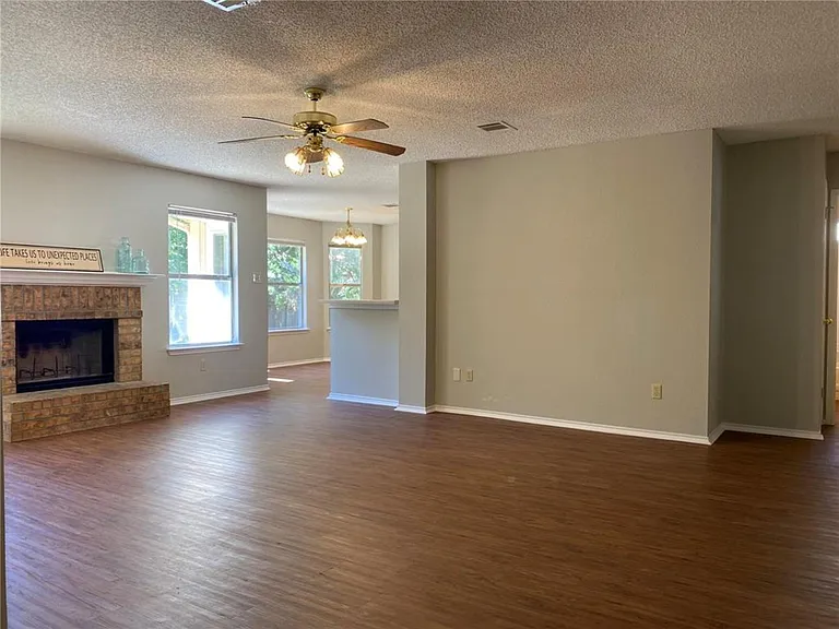 1707 Timberwood Dr — Photo 9