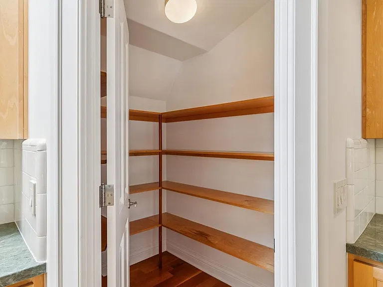 845 Windsor Dr — Photo 20