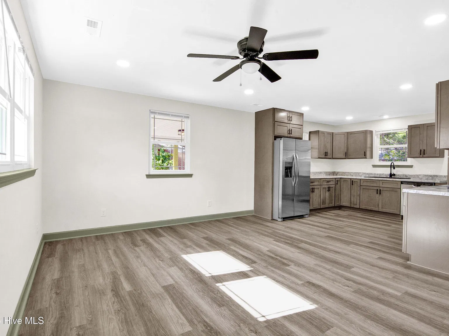 3 bed, 1.0 bath, 1175 sqft, $1,500 — Photo 4