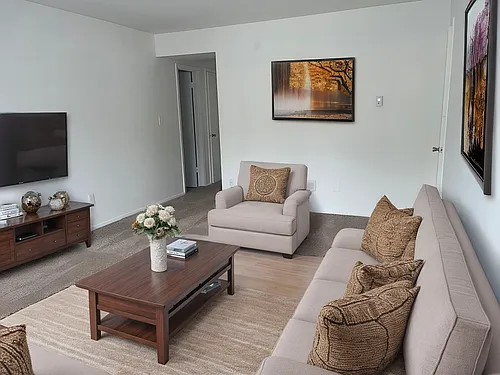 Webster Court Apartments Photo 1