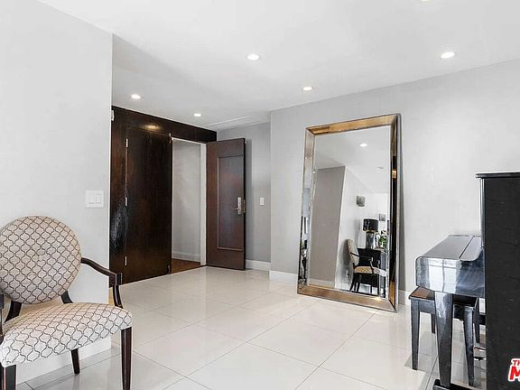 5th image of 121 S Palm Dr APT 601