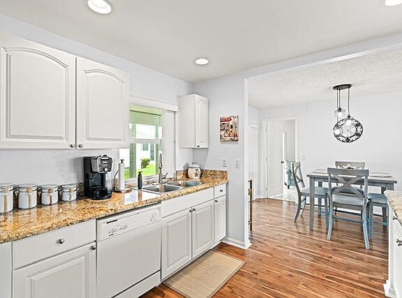 4th image of 2387 SW 13th Terrace