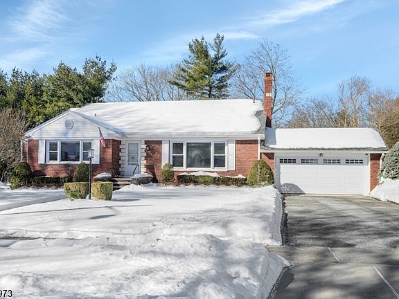 3rd image of 117 Yantacaw Brook Rd