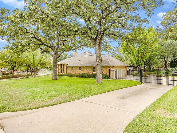 3rd image of 801 Shady Creek Dr