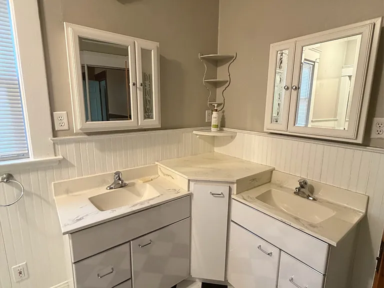 610 N Sycamore St #1 — Photo 34