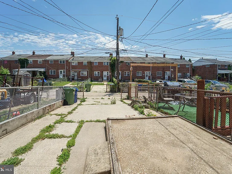 643 S Wickham Rd — Photo 2
